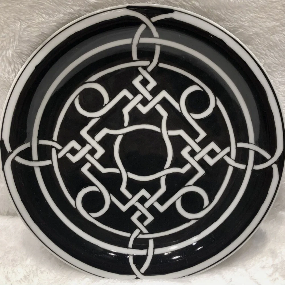 Z Gallerie - Labyrinth Dinnerware Greek Key 8.5